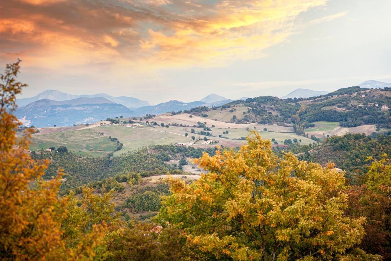 Tenuta Borgo Santa Cecilia Gubbio Bagian luar foto