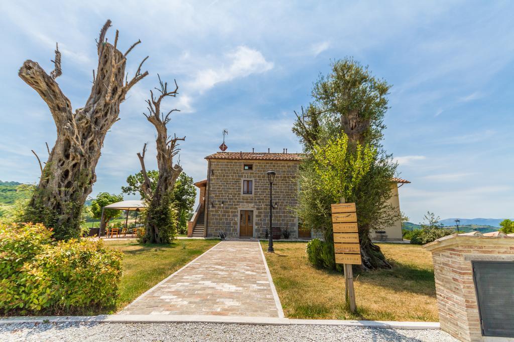 Tenuta Borgo Santa Cecilia Gubbio Bagian luar foto